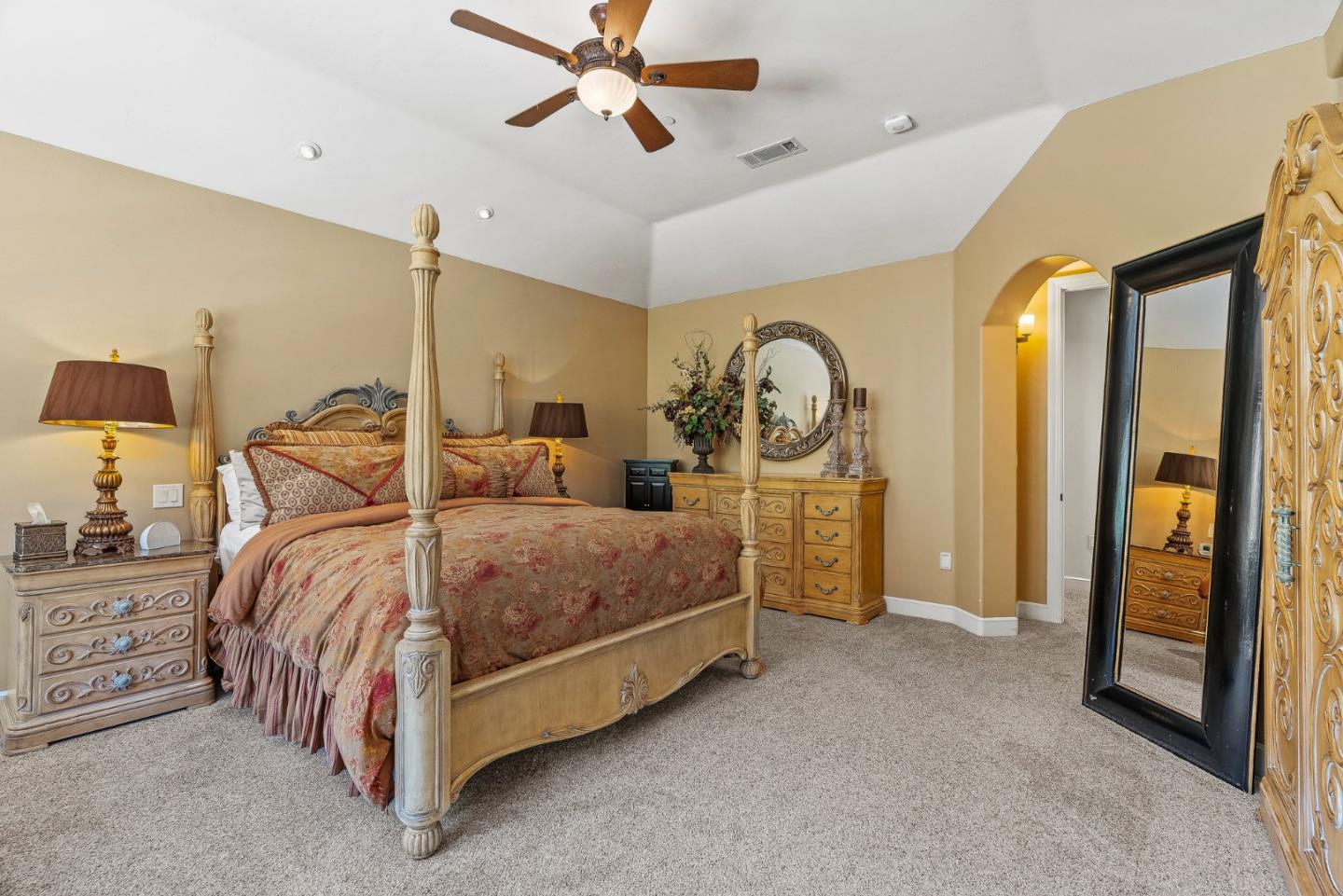 1405 Lakeview Court
