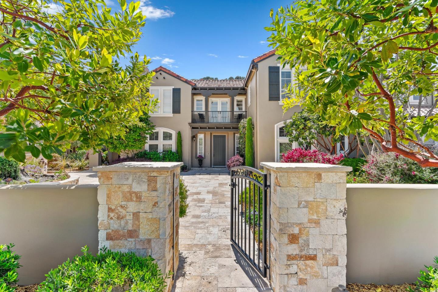 1405 Lakeview Court