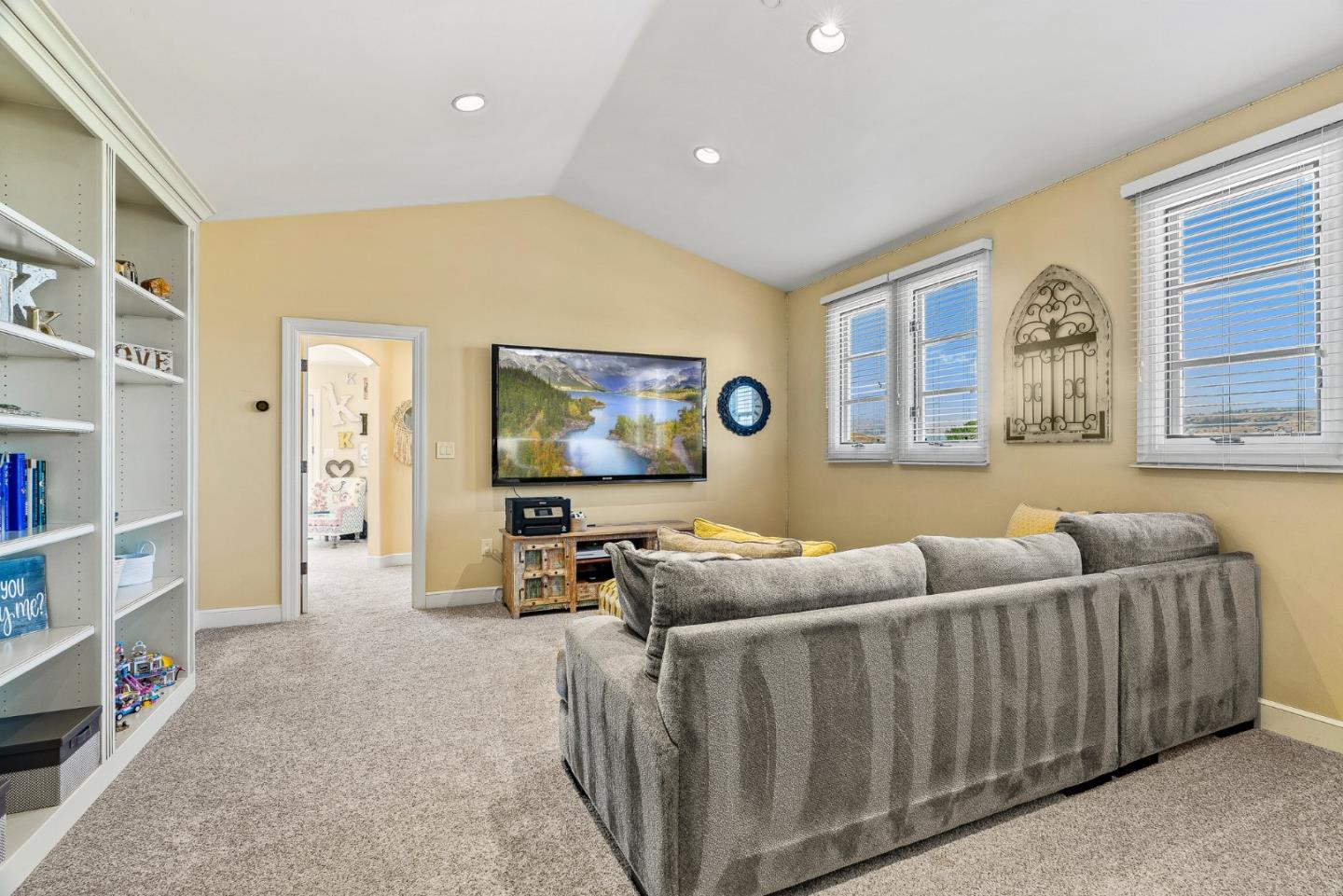 1405 Lakeview Court