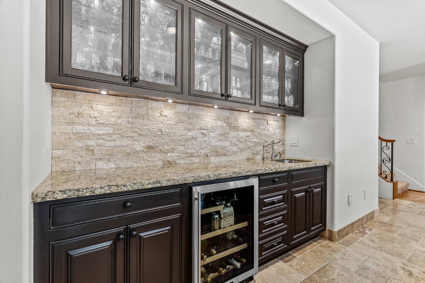 1405 Lakeview Court