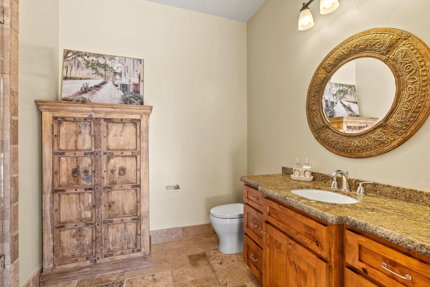 1405 Lakeview Court
