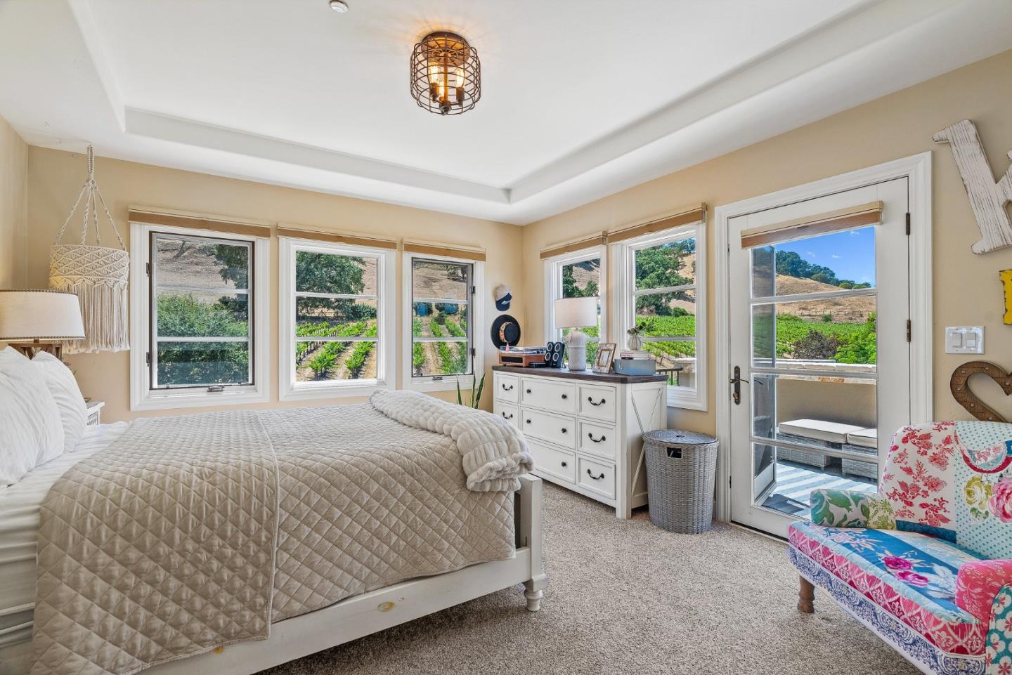 1405 Lakeview Court