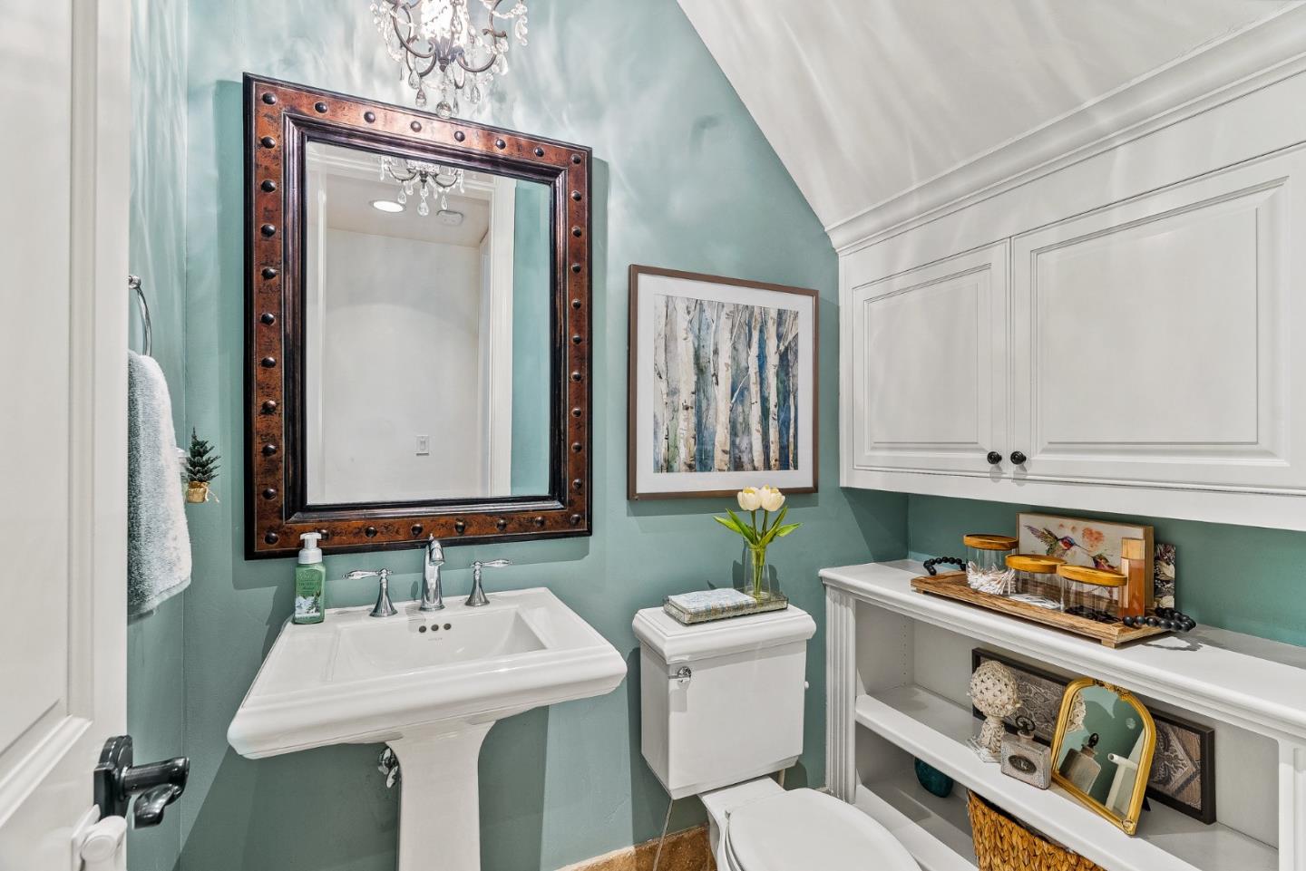 1405 Lakeview Court