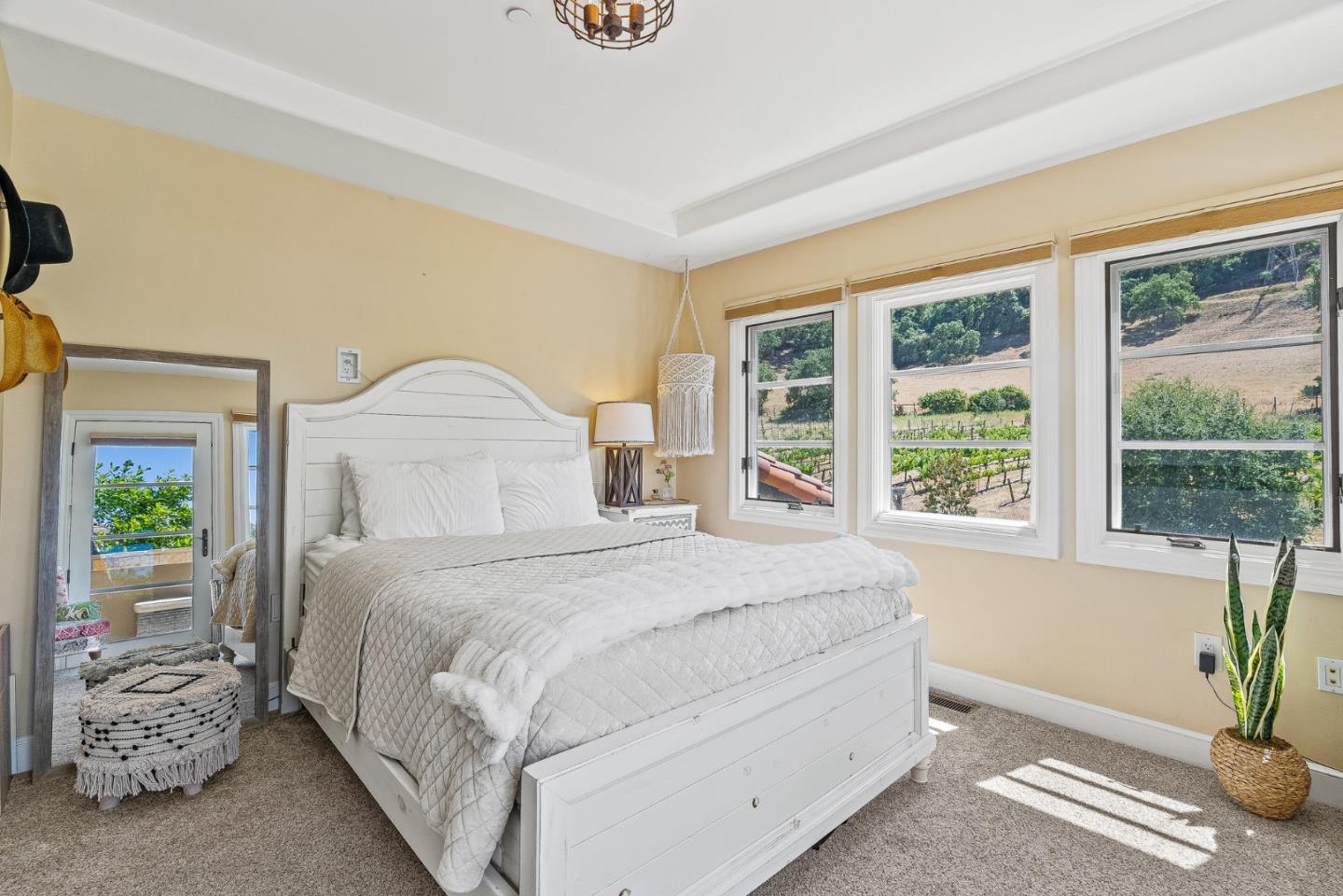 1405 Lakeview Court