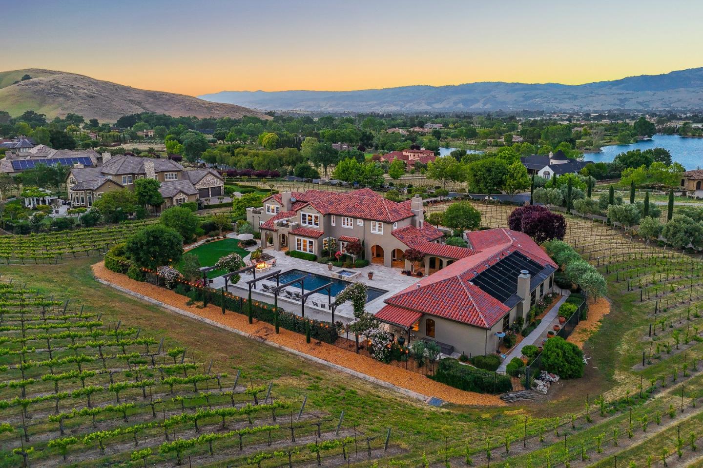 1405 Lakeview Court