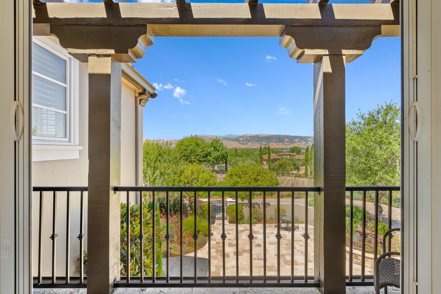 1405 Lakeview Court