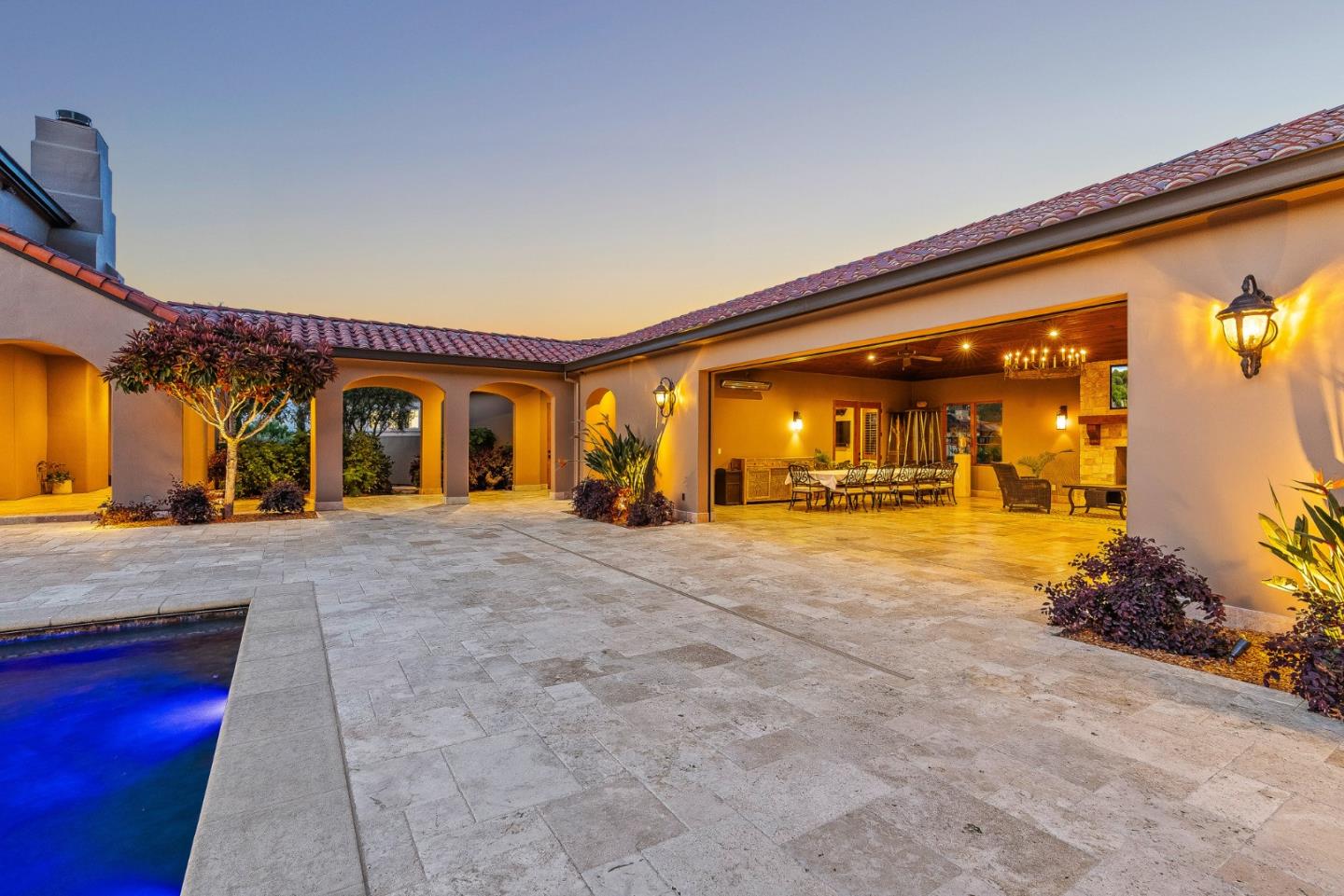1405 Lakeview Court