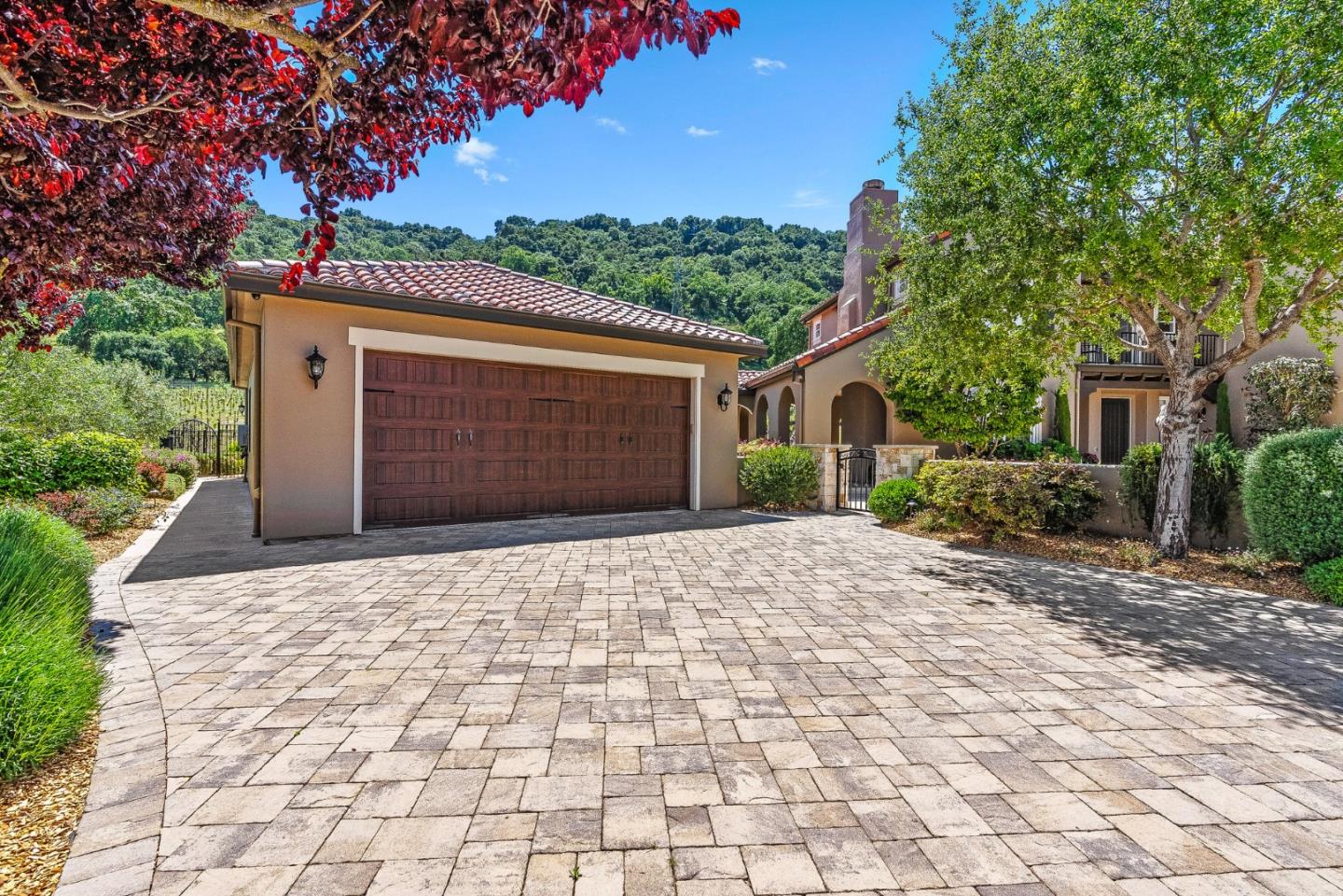 1405 Lakeview Court