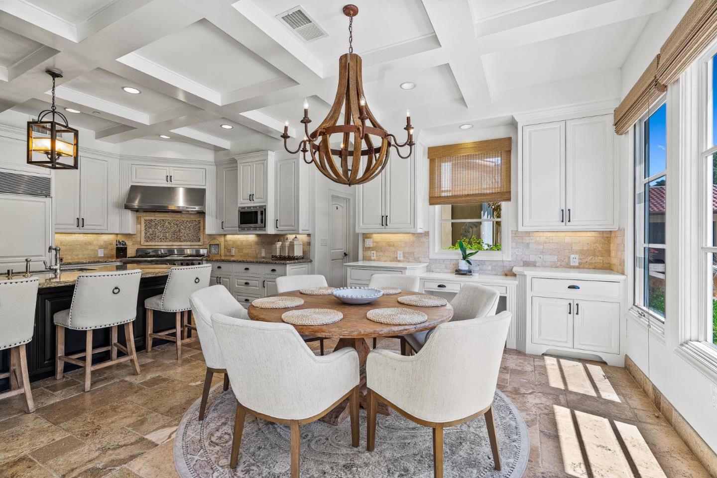 1405 Lakeview Court