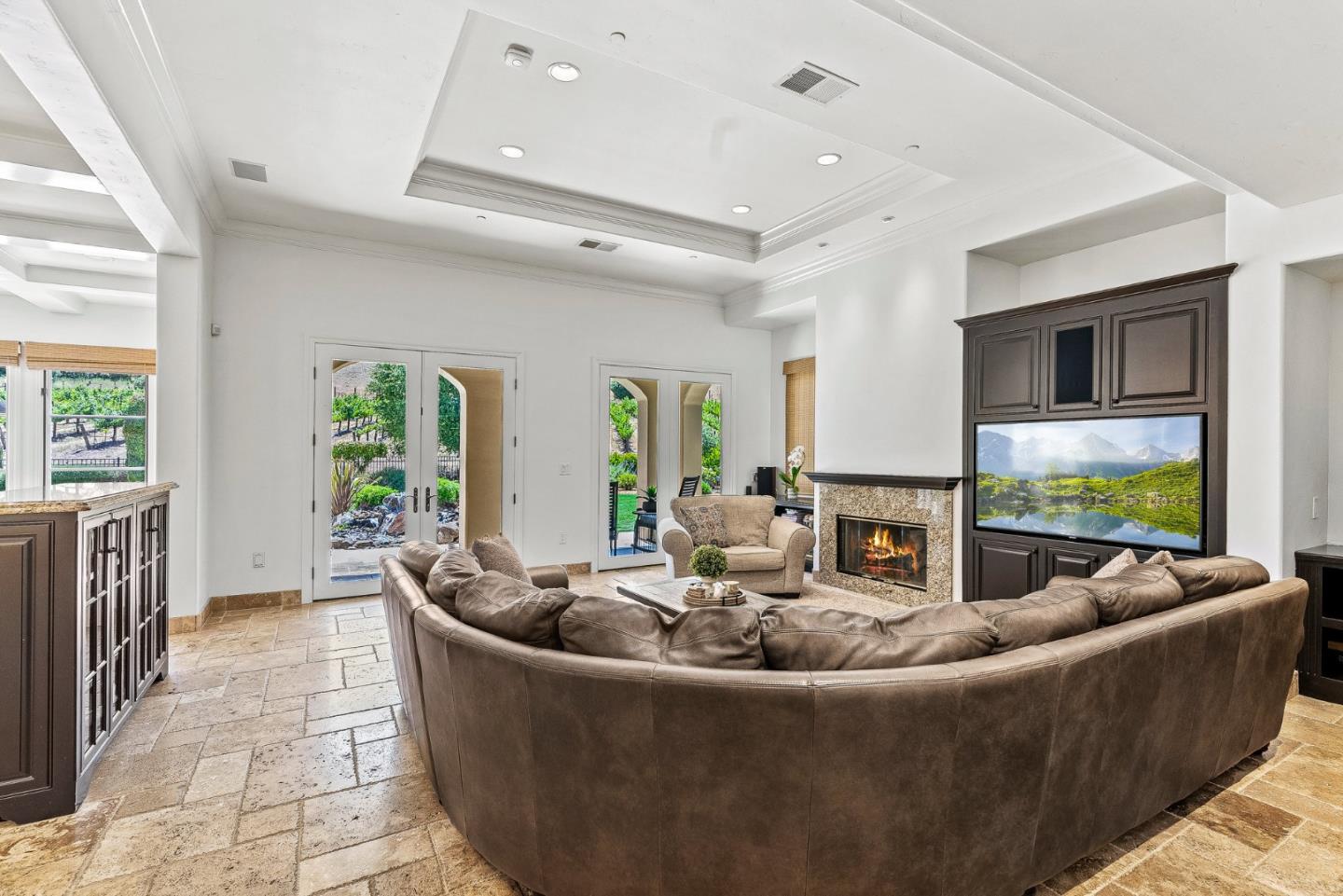 1405 Lakeview Court