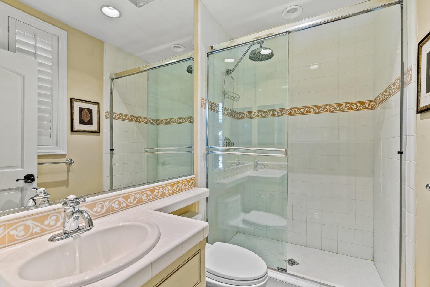 1405 Lakeview Court