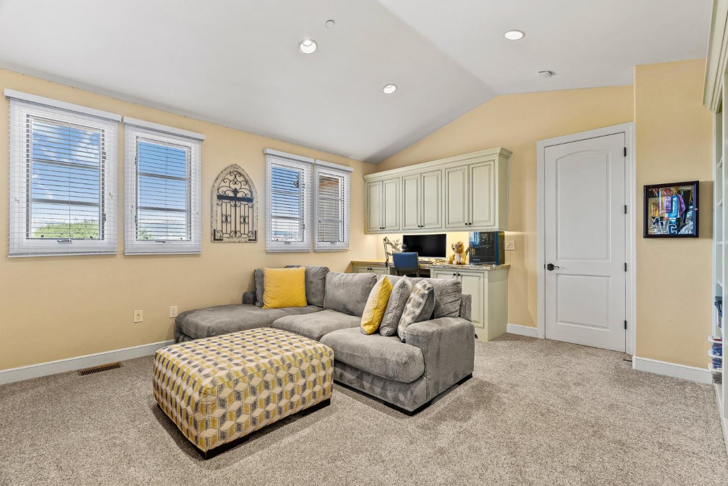 1405 Lakeview Court
