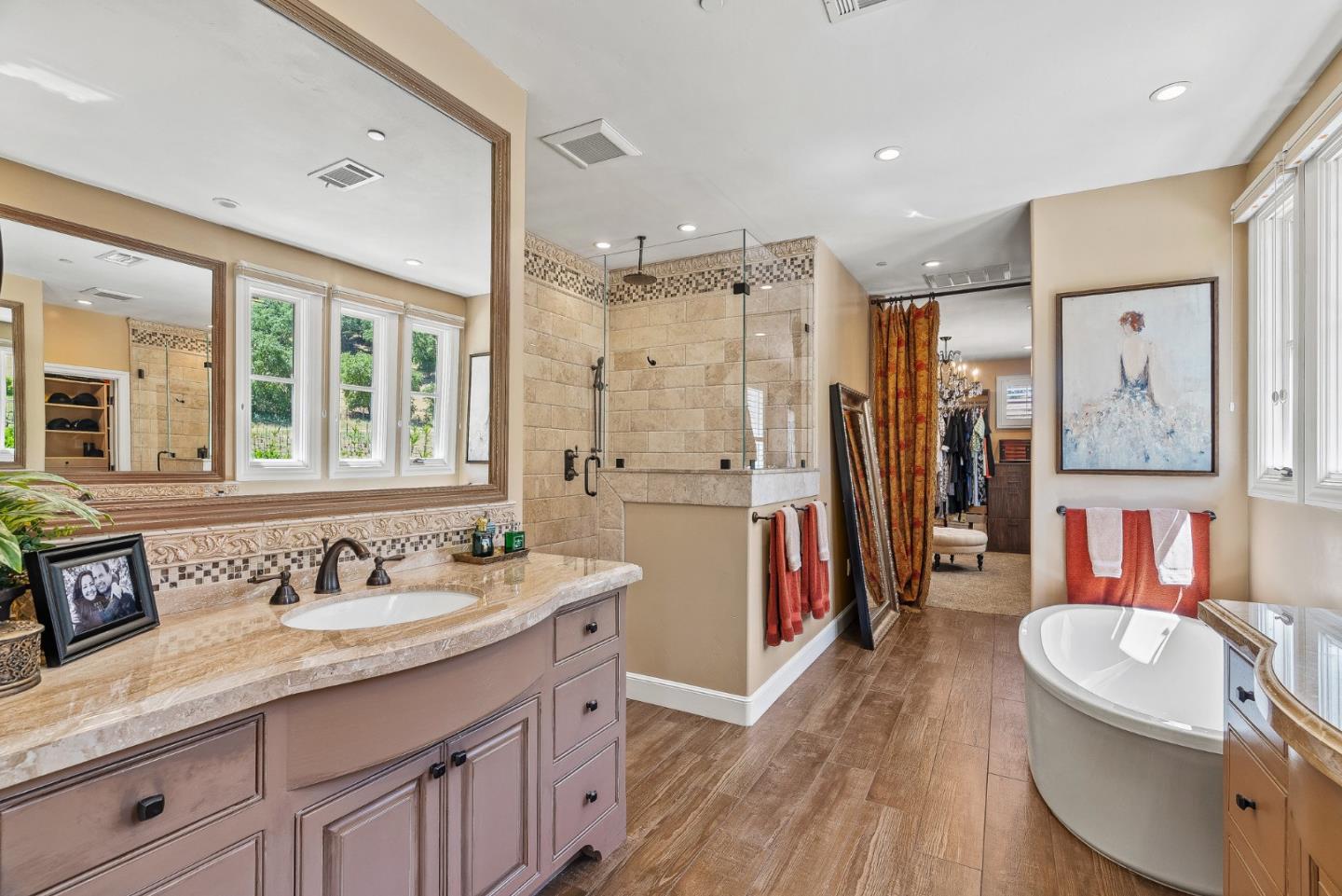 1405 Lakeview Court