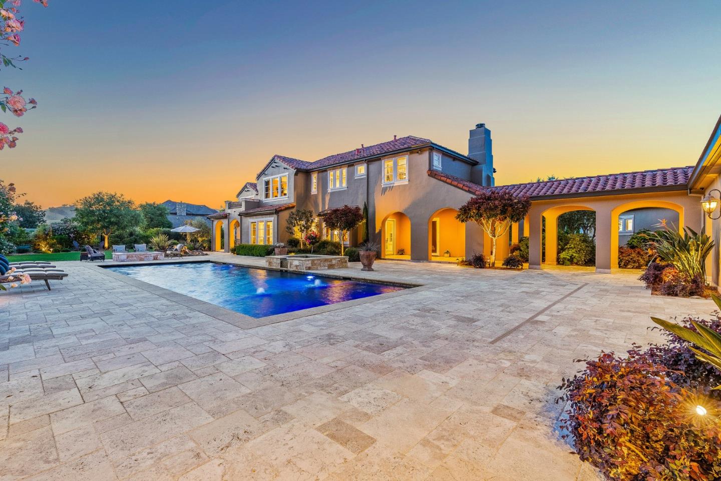 1405 Lakeview Court