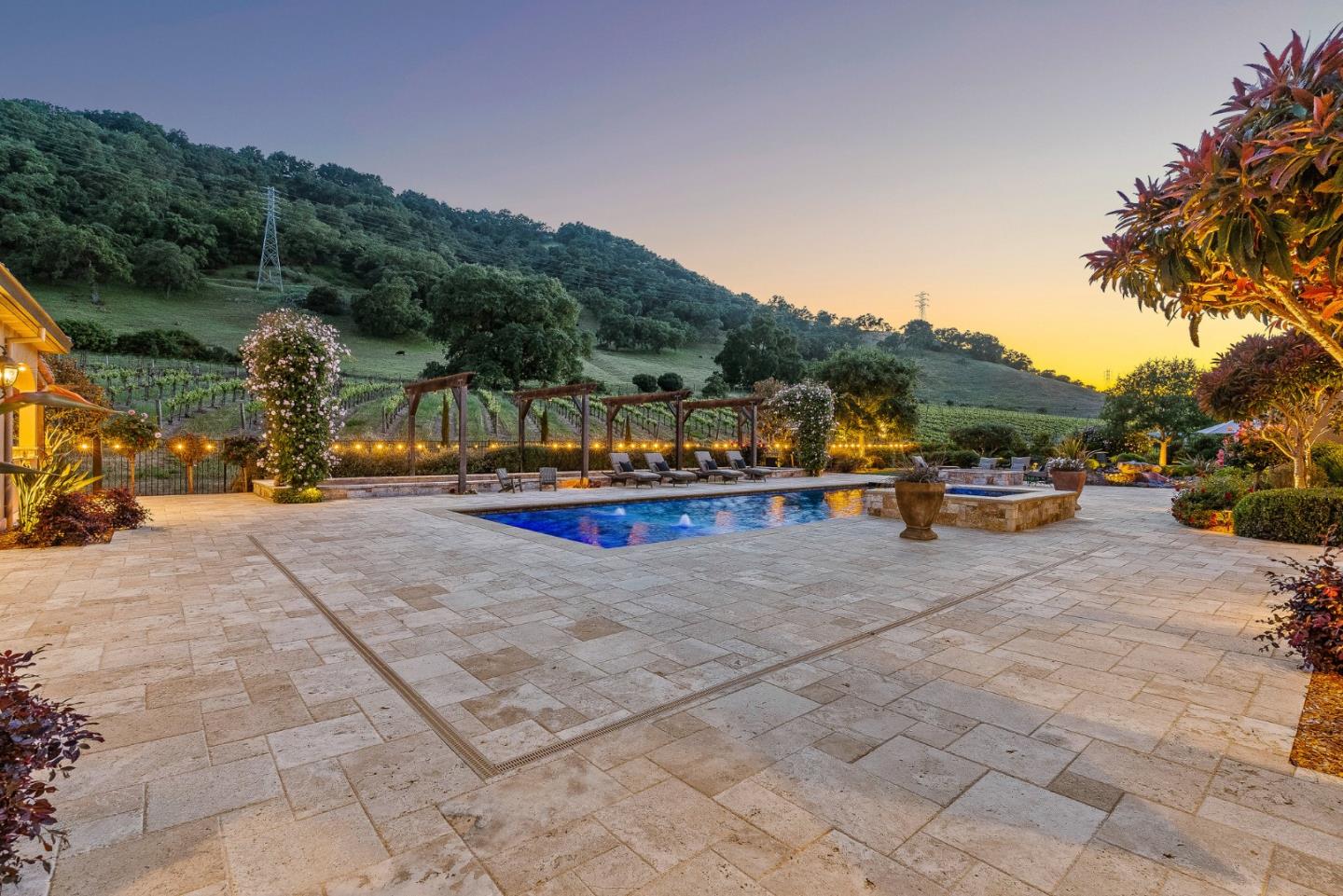 1405 Lakeview Court