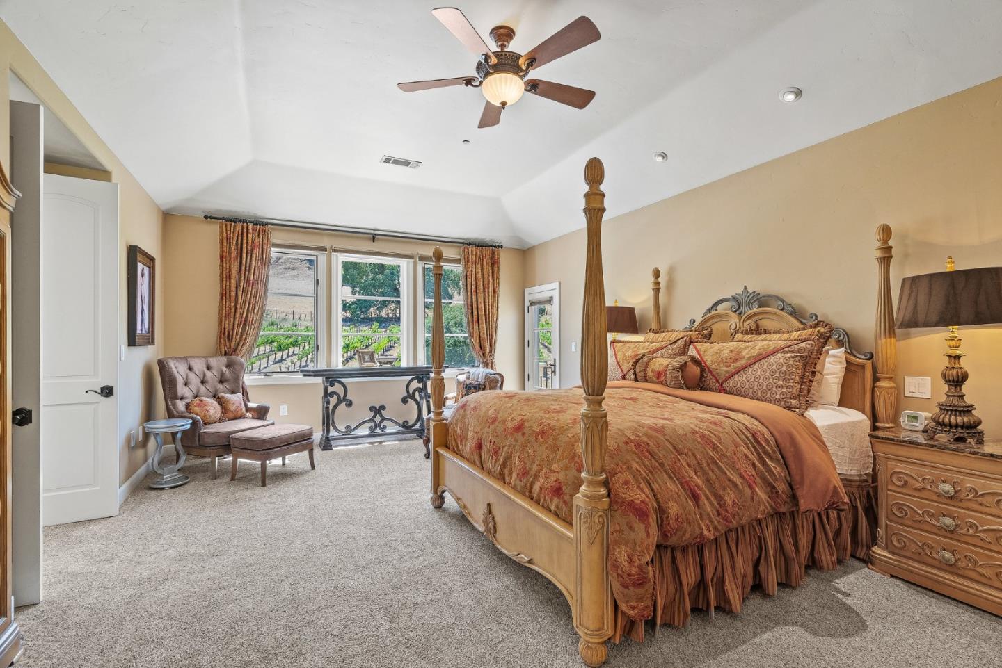 1405 Lakeview Court