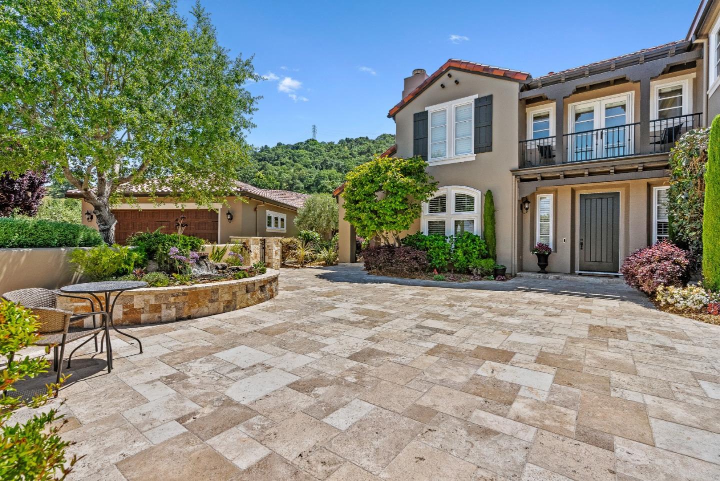 1405 Lakeview Court