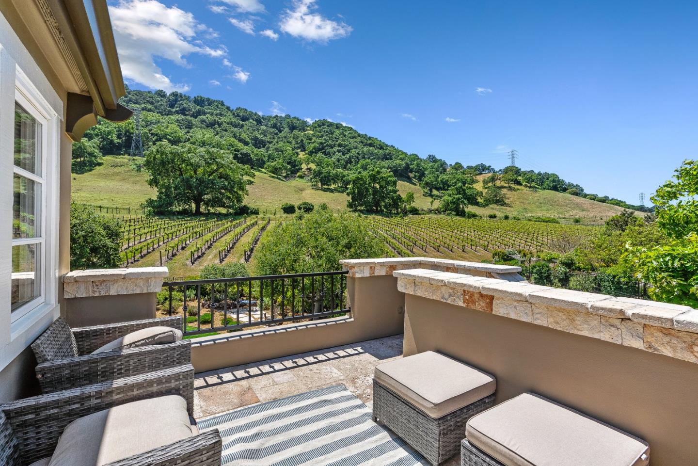 1405 Lakeview Court