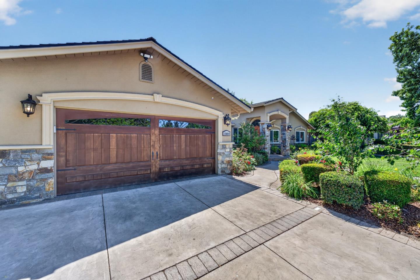 19094 Saratoga Glen Place