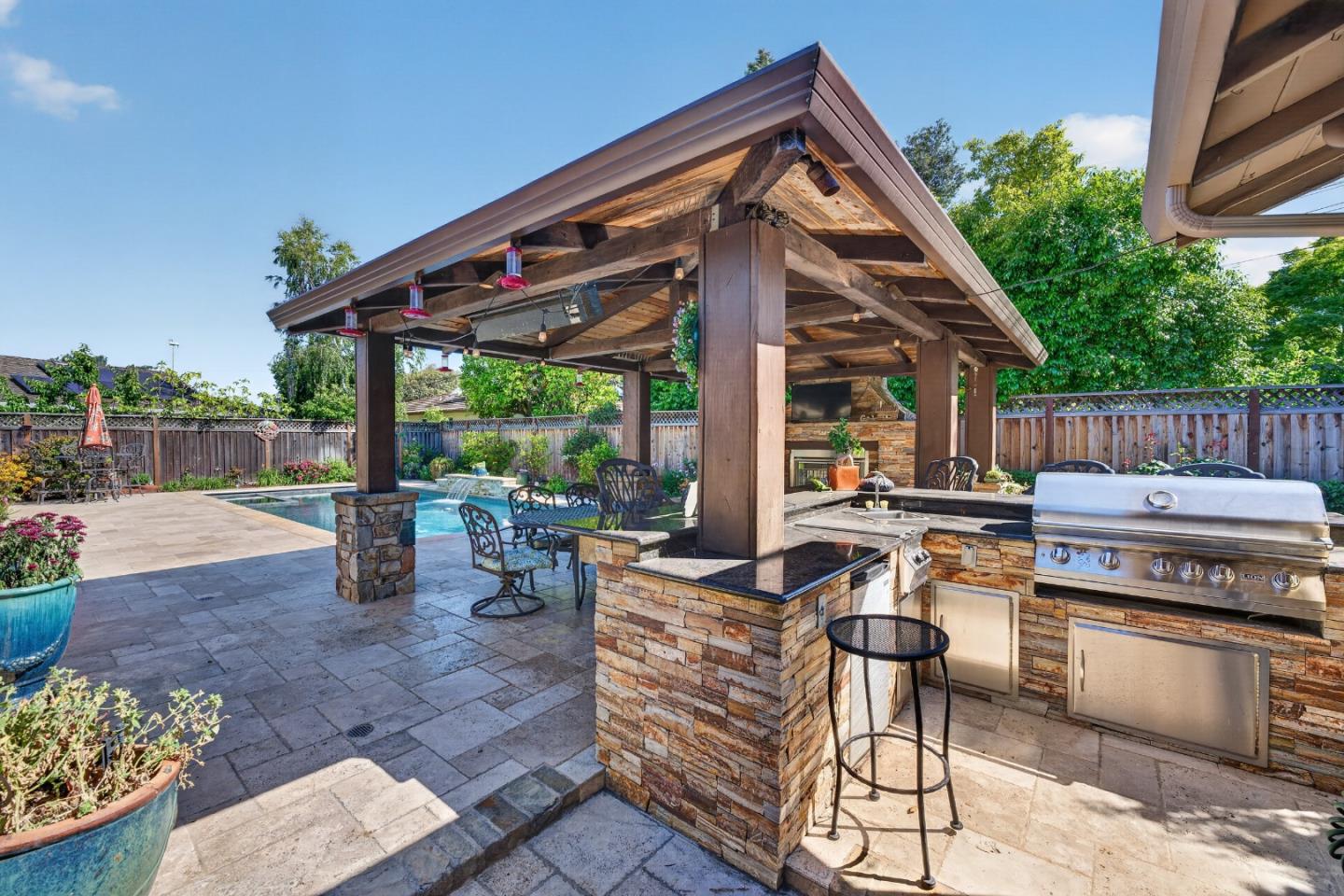 19094 Saratoga Glen Place