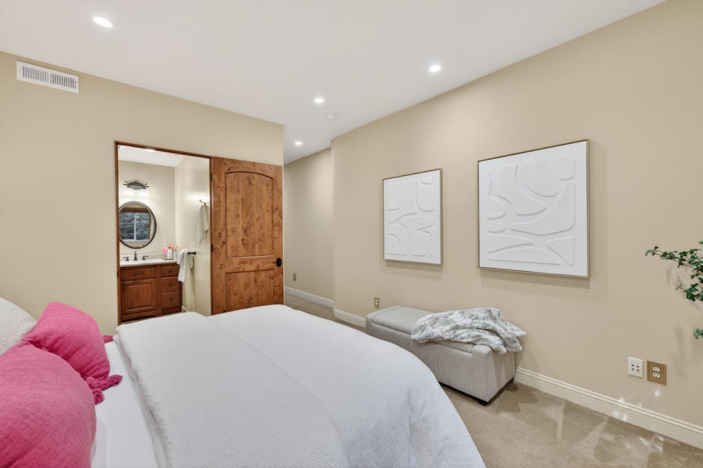 19094 Saratoga Glen Place