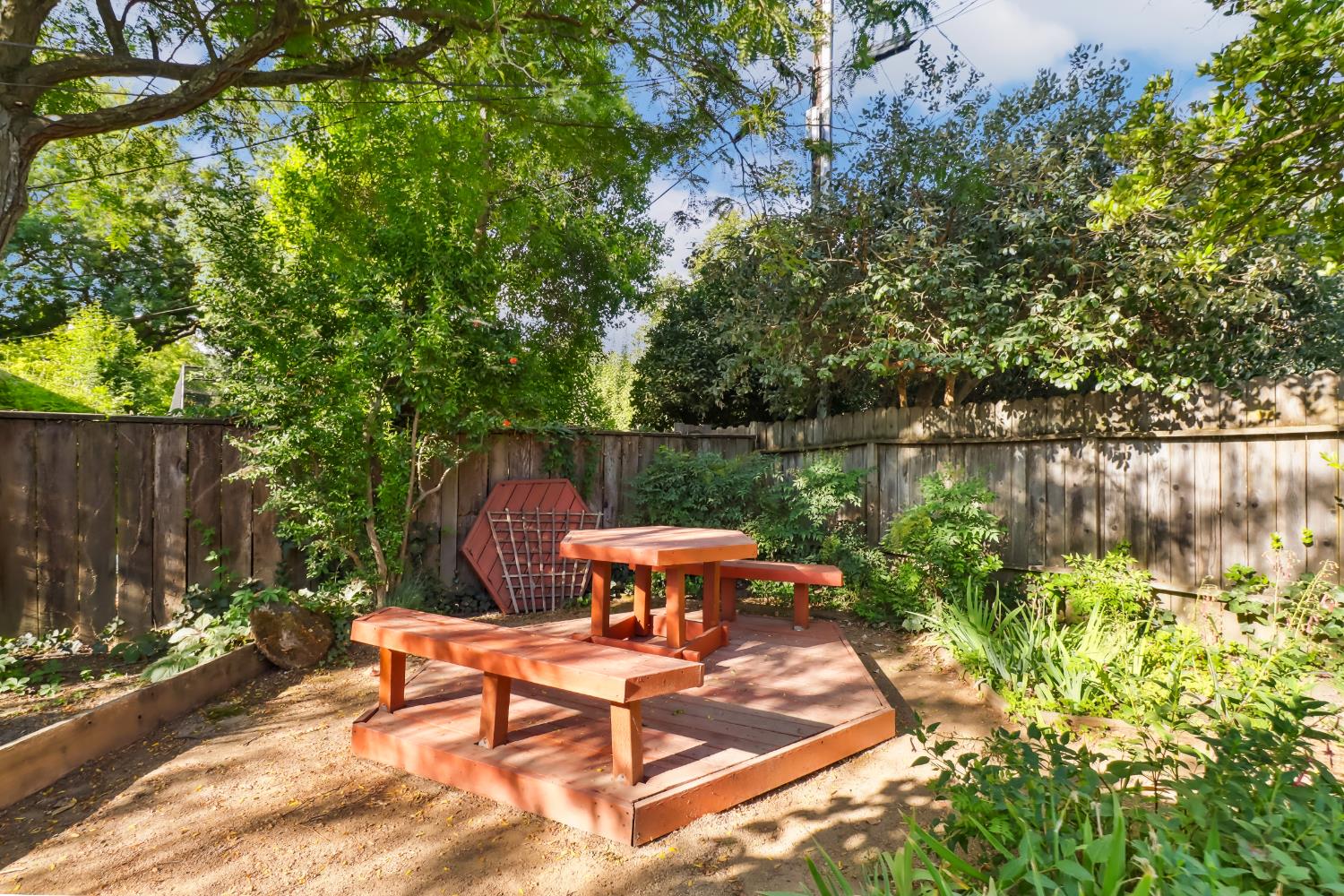 755 Elmwood Drive