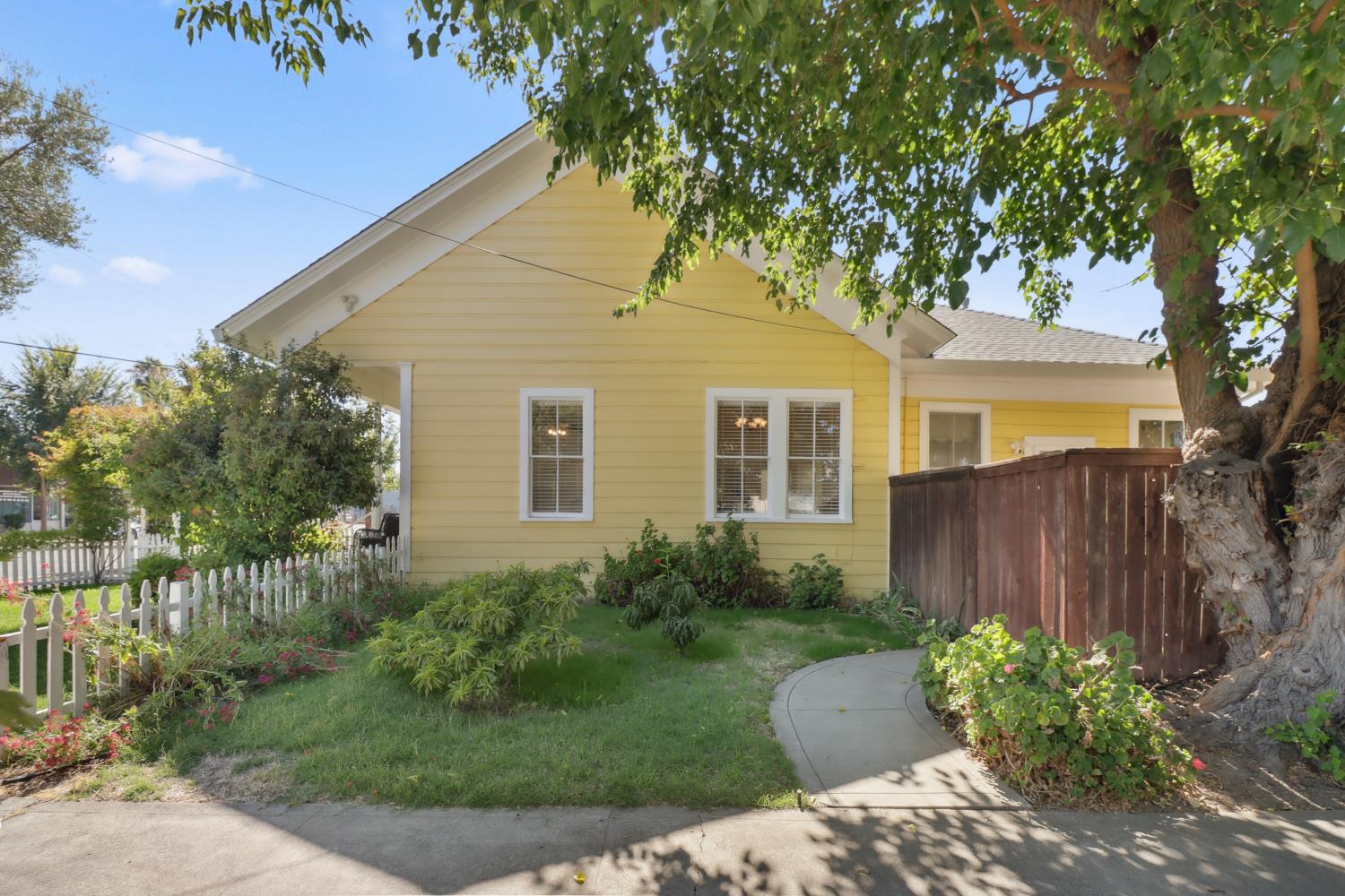 923 3rd Street