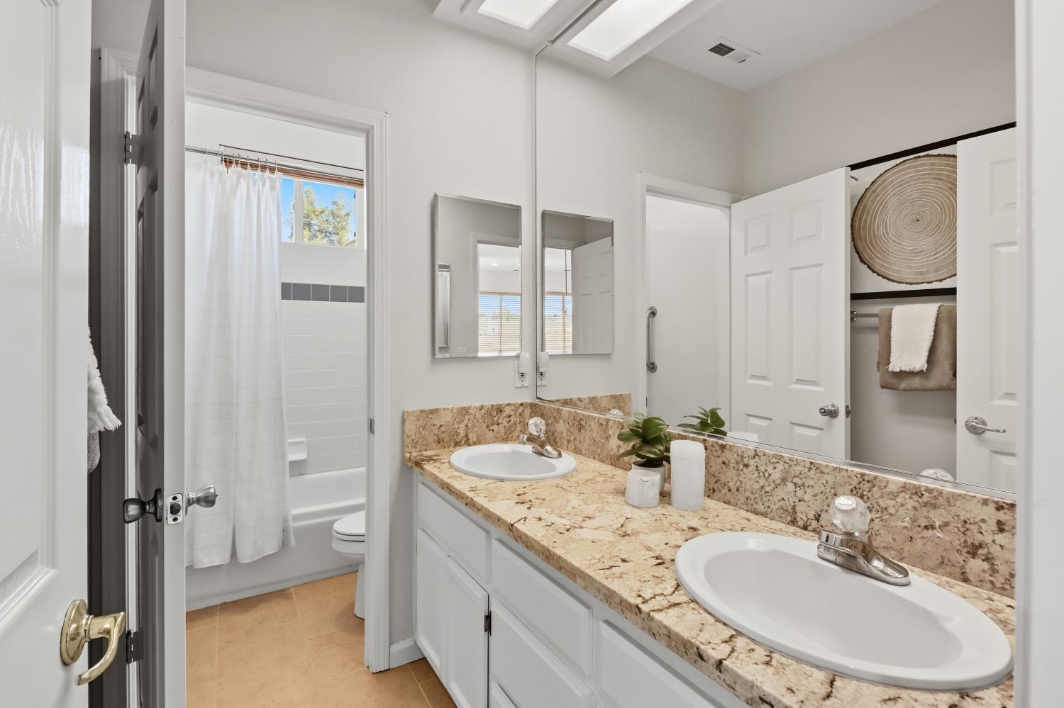 1527 Rio Grande Street