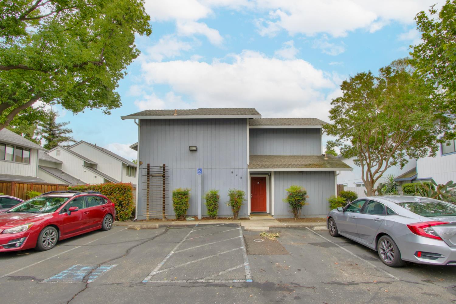 828 Adams Terrace