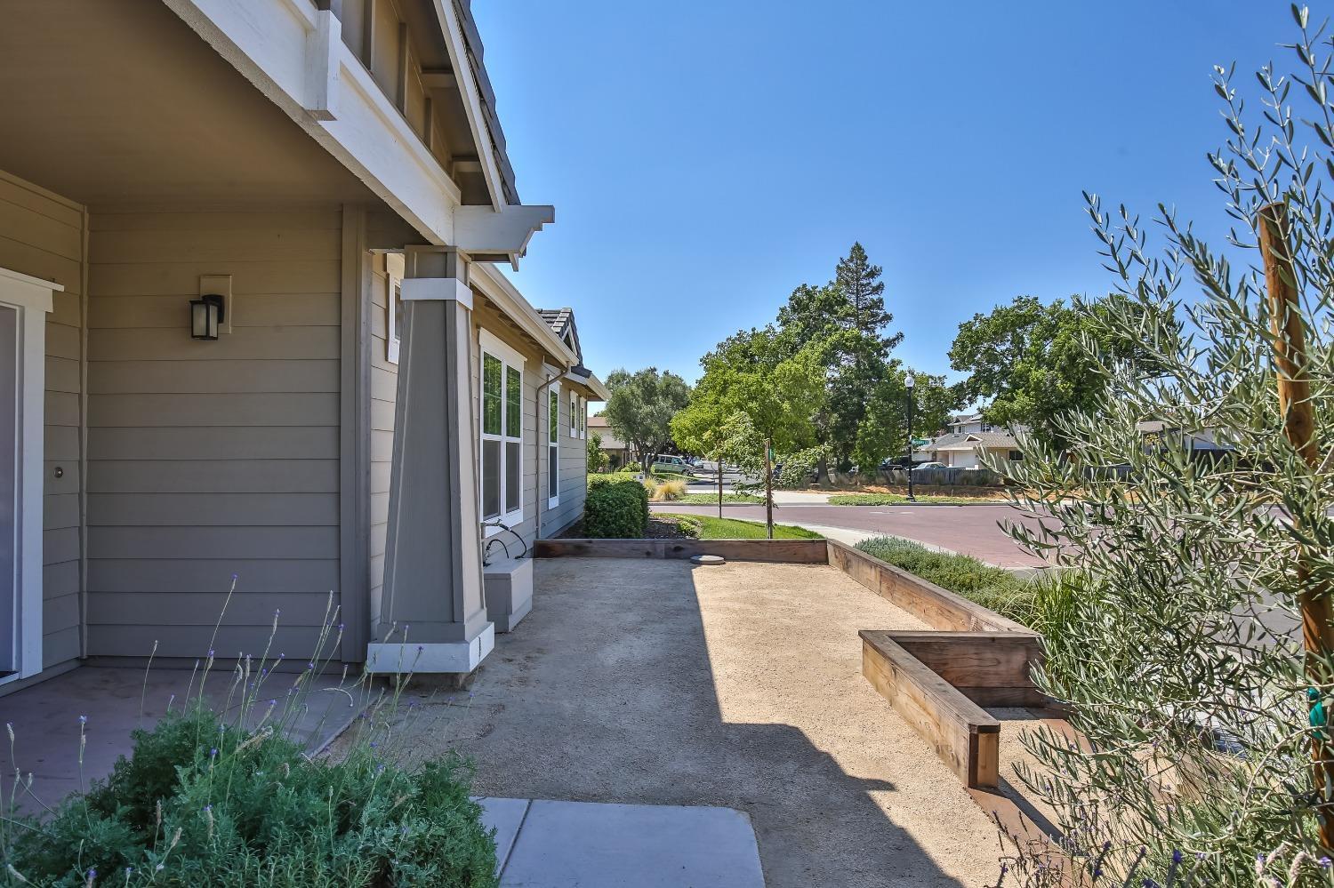 274 Florencia Place