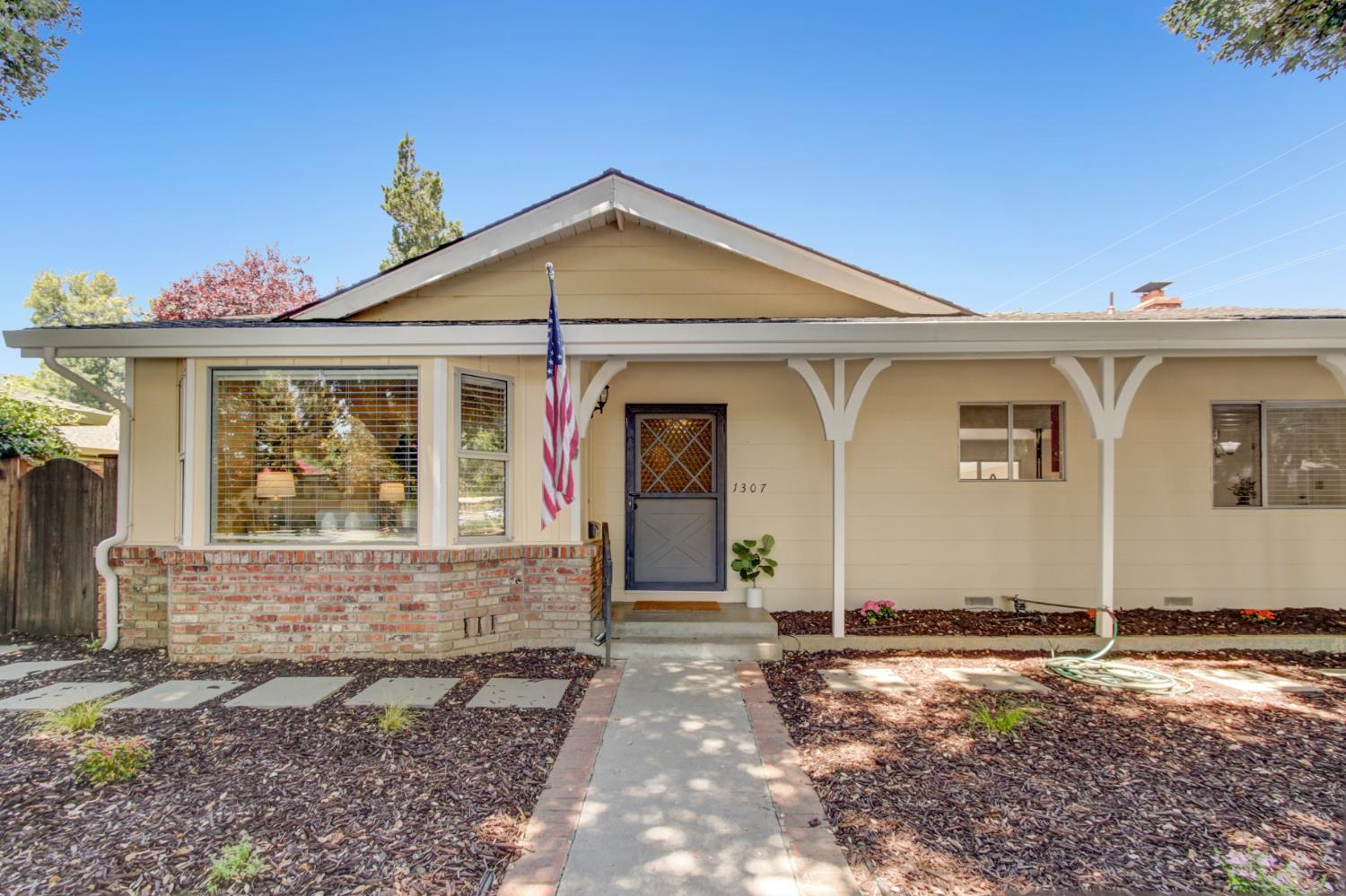 1307 W 8th Street