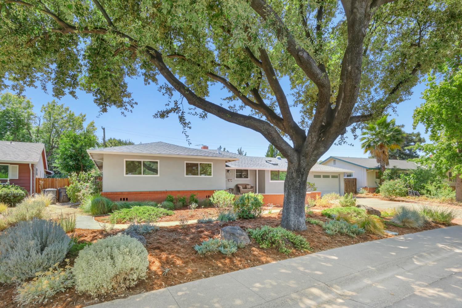 819 Sycamore Lane