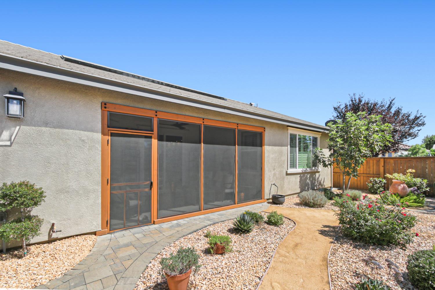2206 Russell Circle