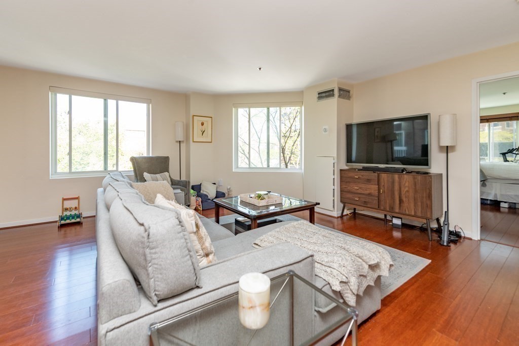 950 Massachusetts Ave # 419