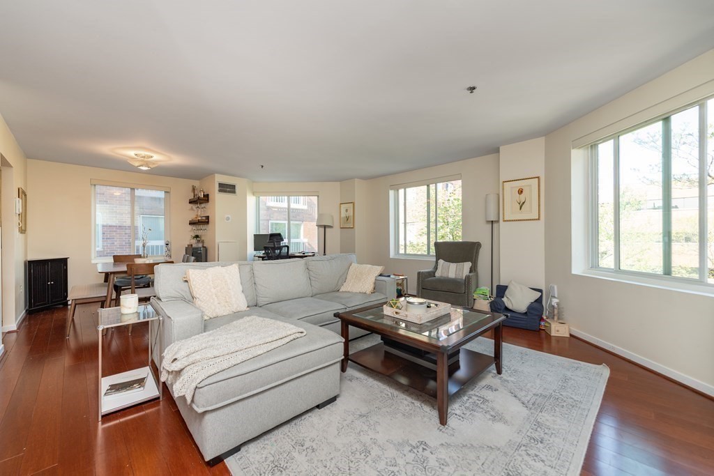 950 Massachusetts Ave # 419
