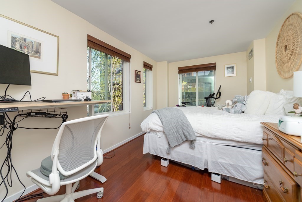 950 Massachusetts Ave # 419