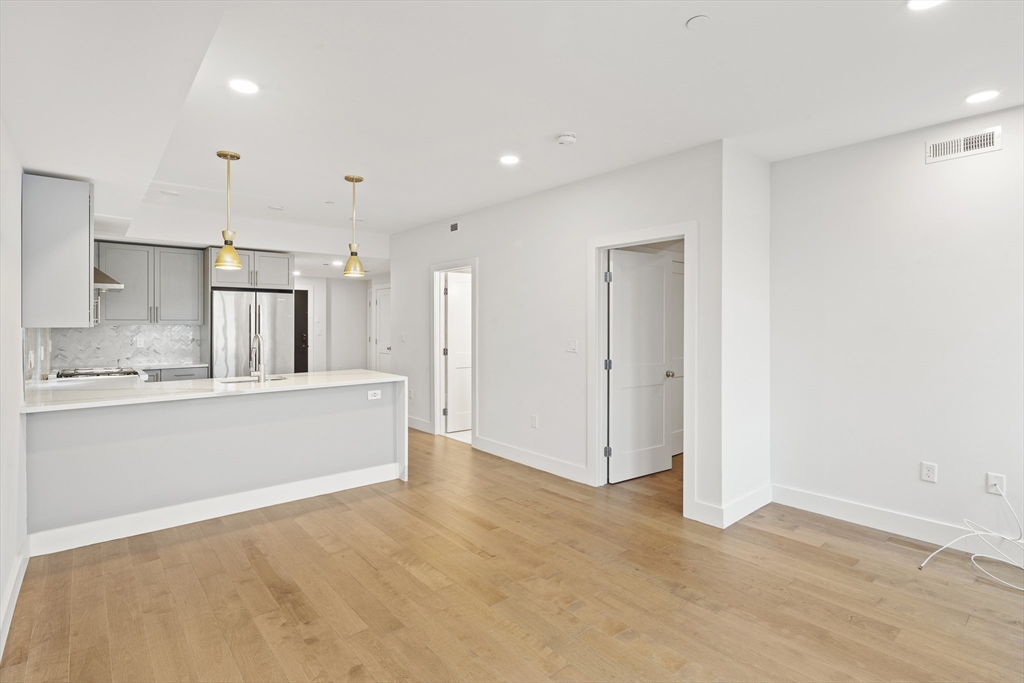 50 Hichborn St # 204