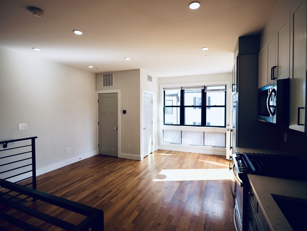 181 Bennington St # 3