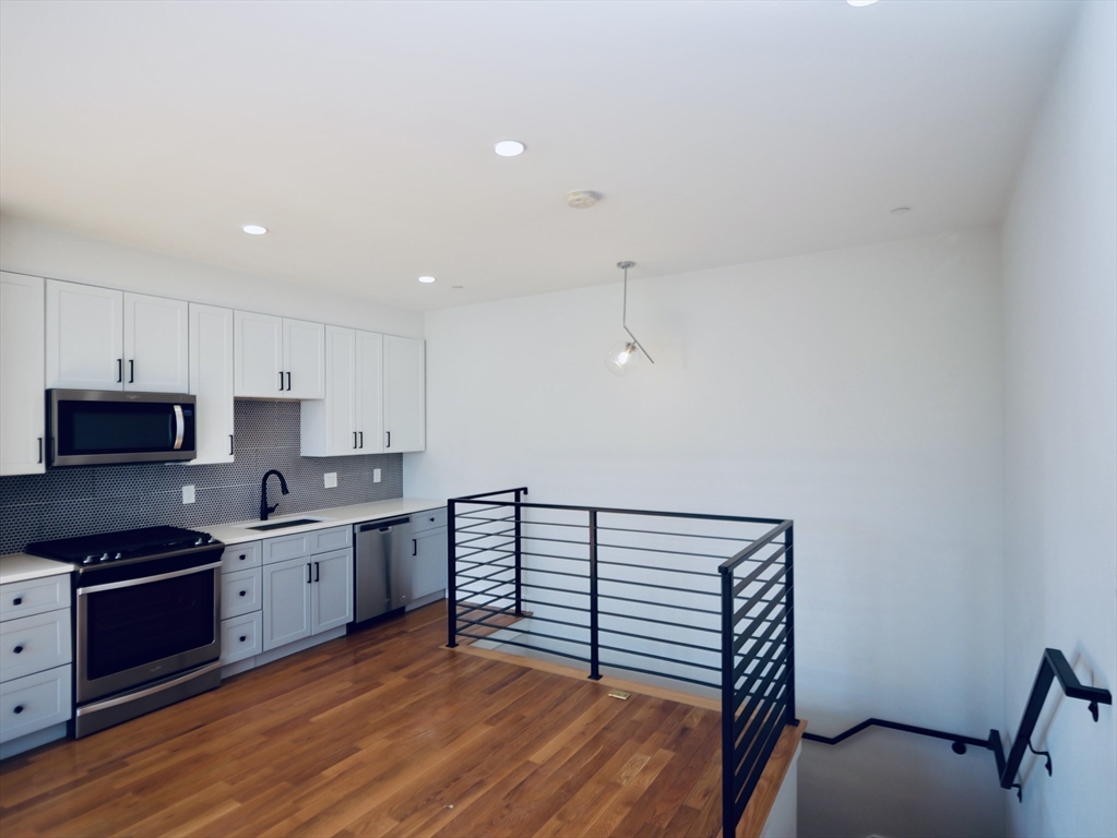 181 Bennington St # 3