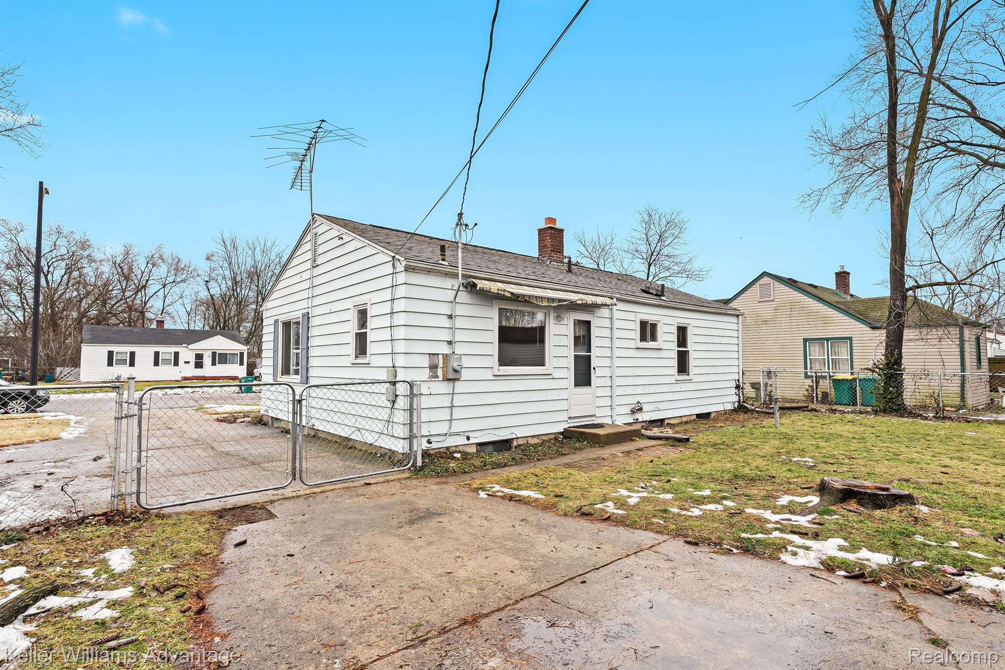576 DESOTO Avenue