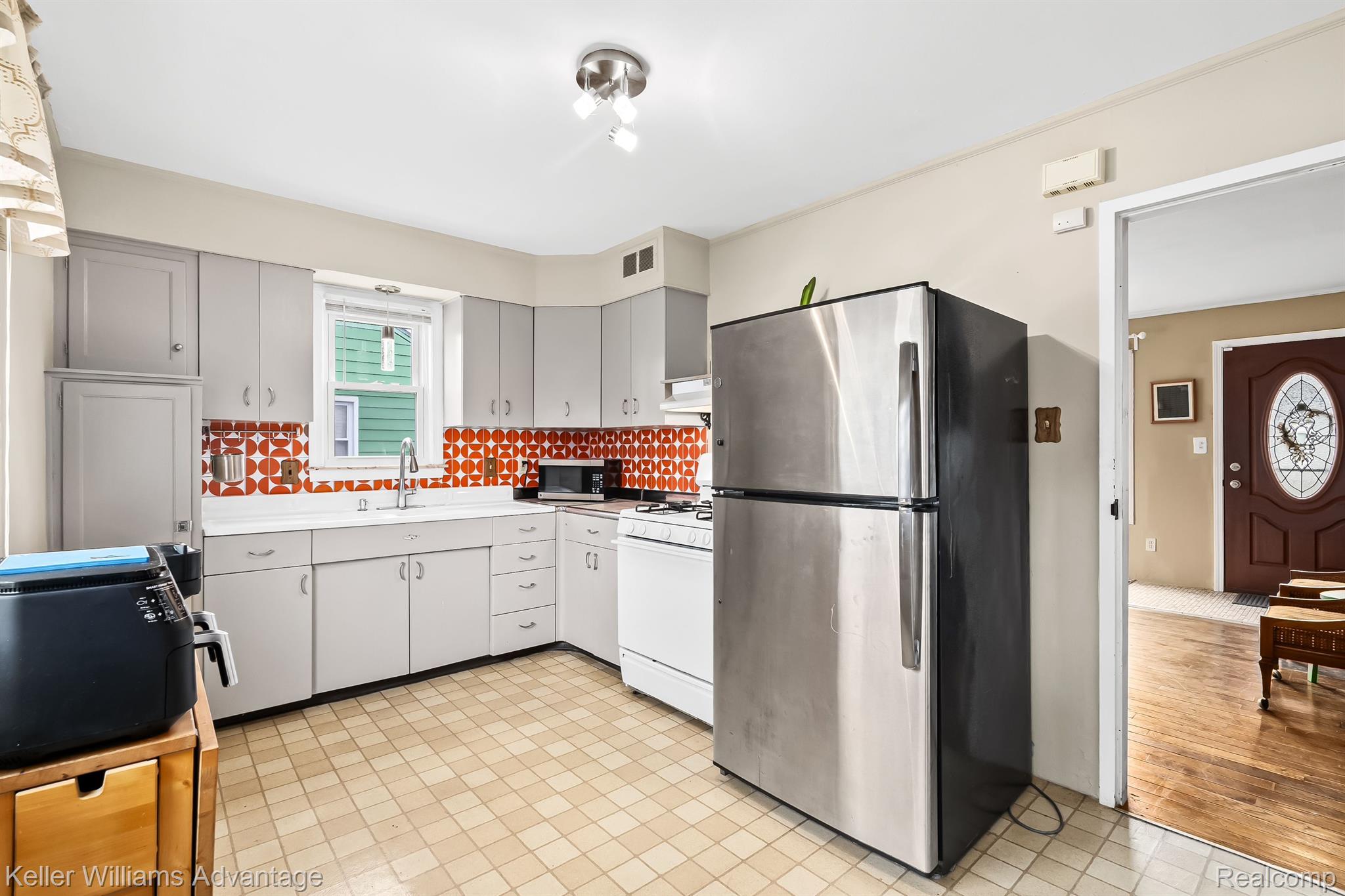 576 DESOTO Avenue