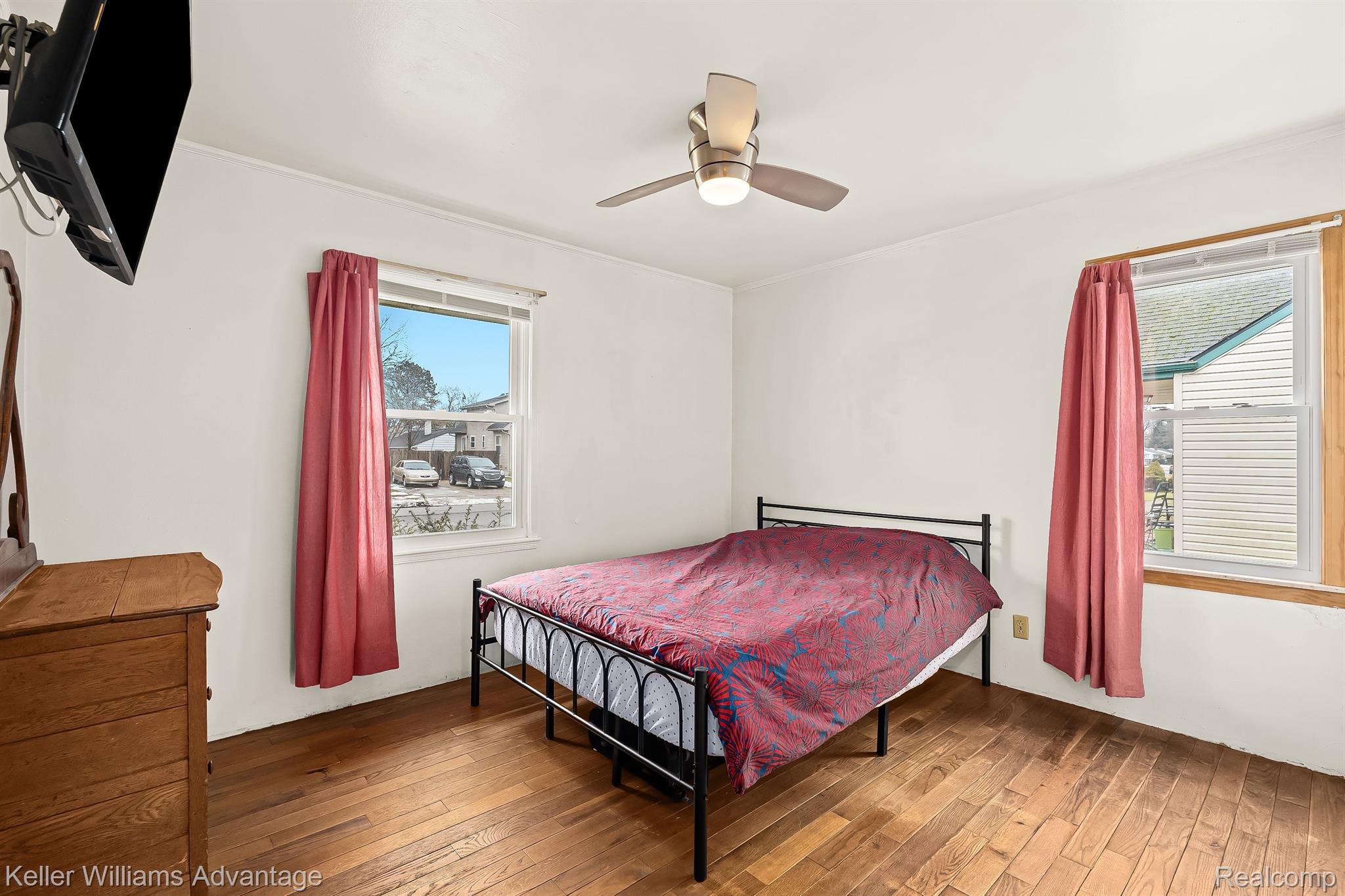 576 DESOTO Avenue