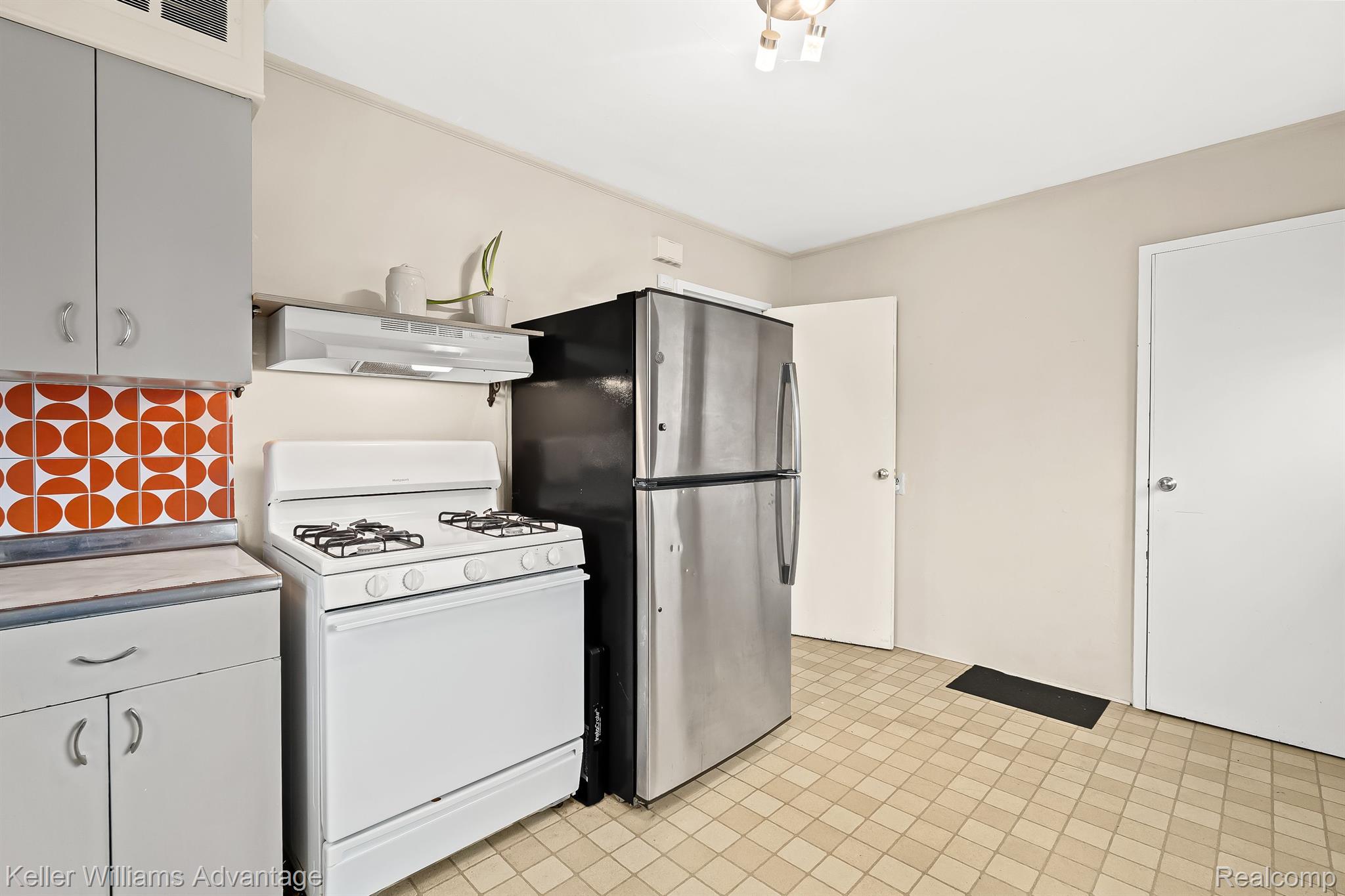 576 DESOTO Avenue