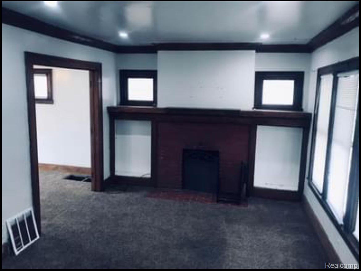 5236 S CLARENDON Street