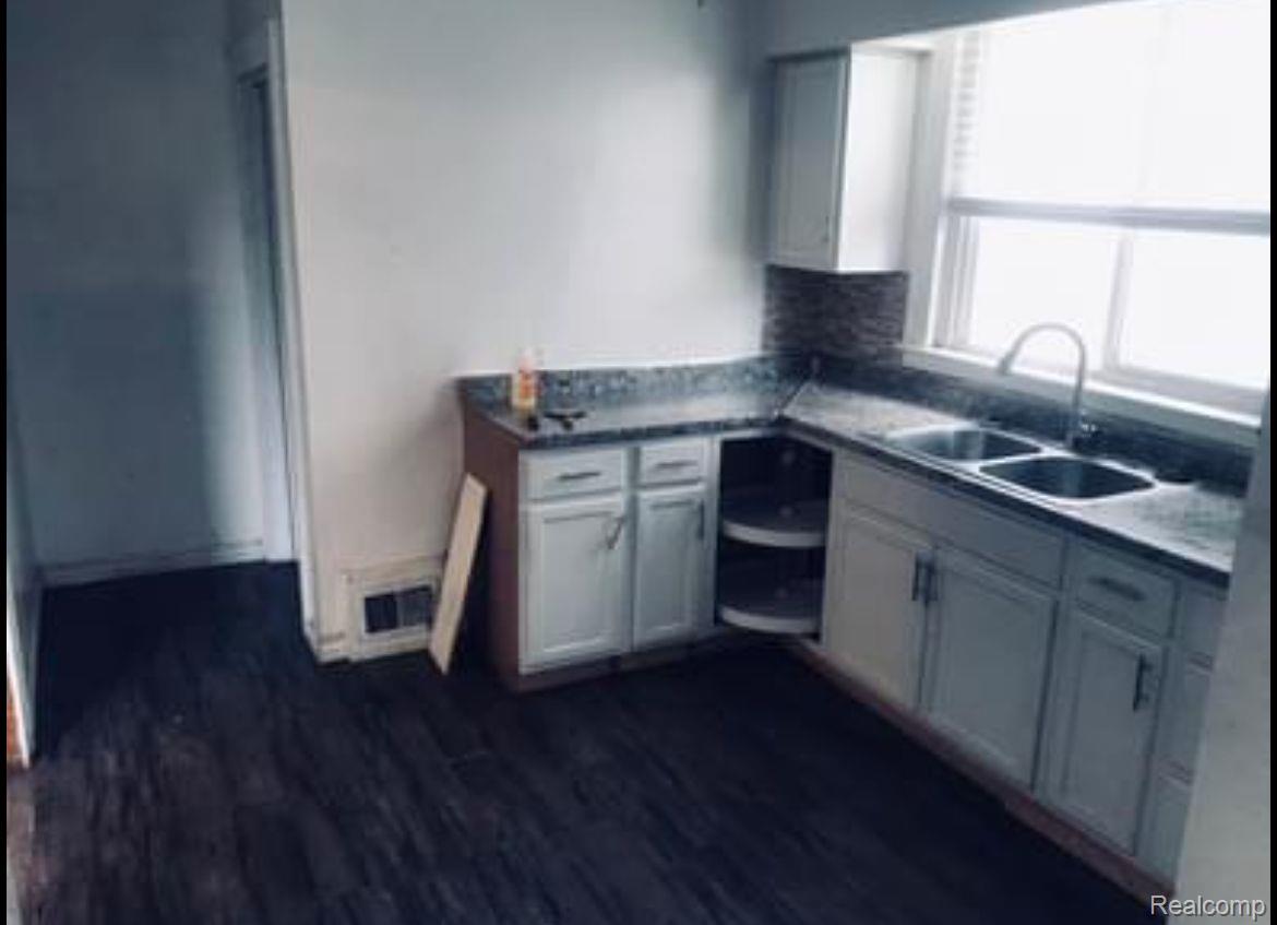 5236 S CLARENDON Street