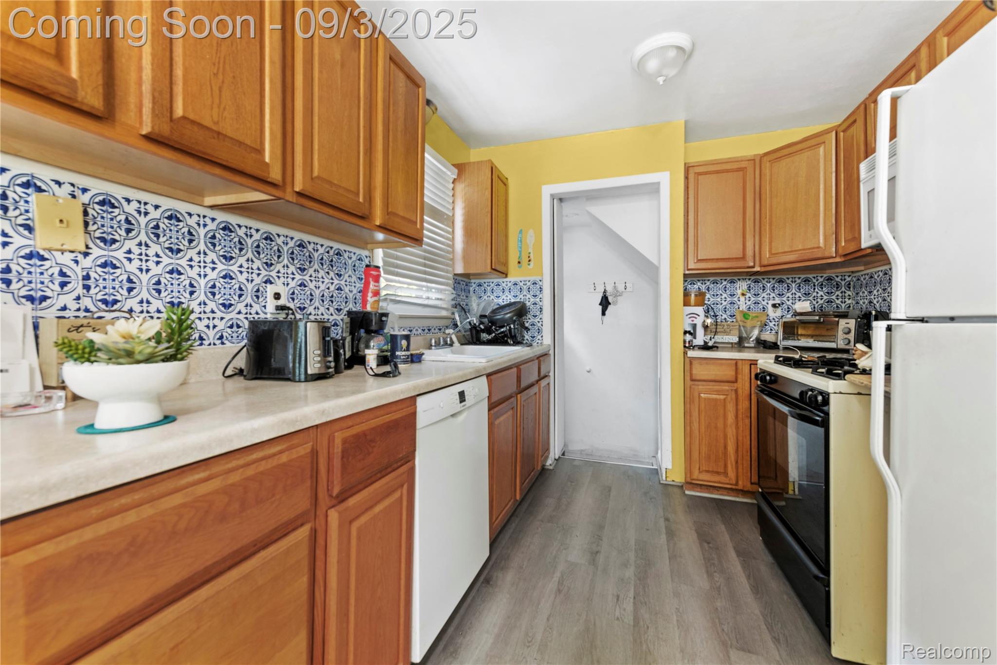 16635 Macarthur
