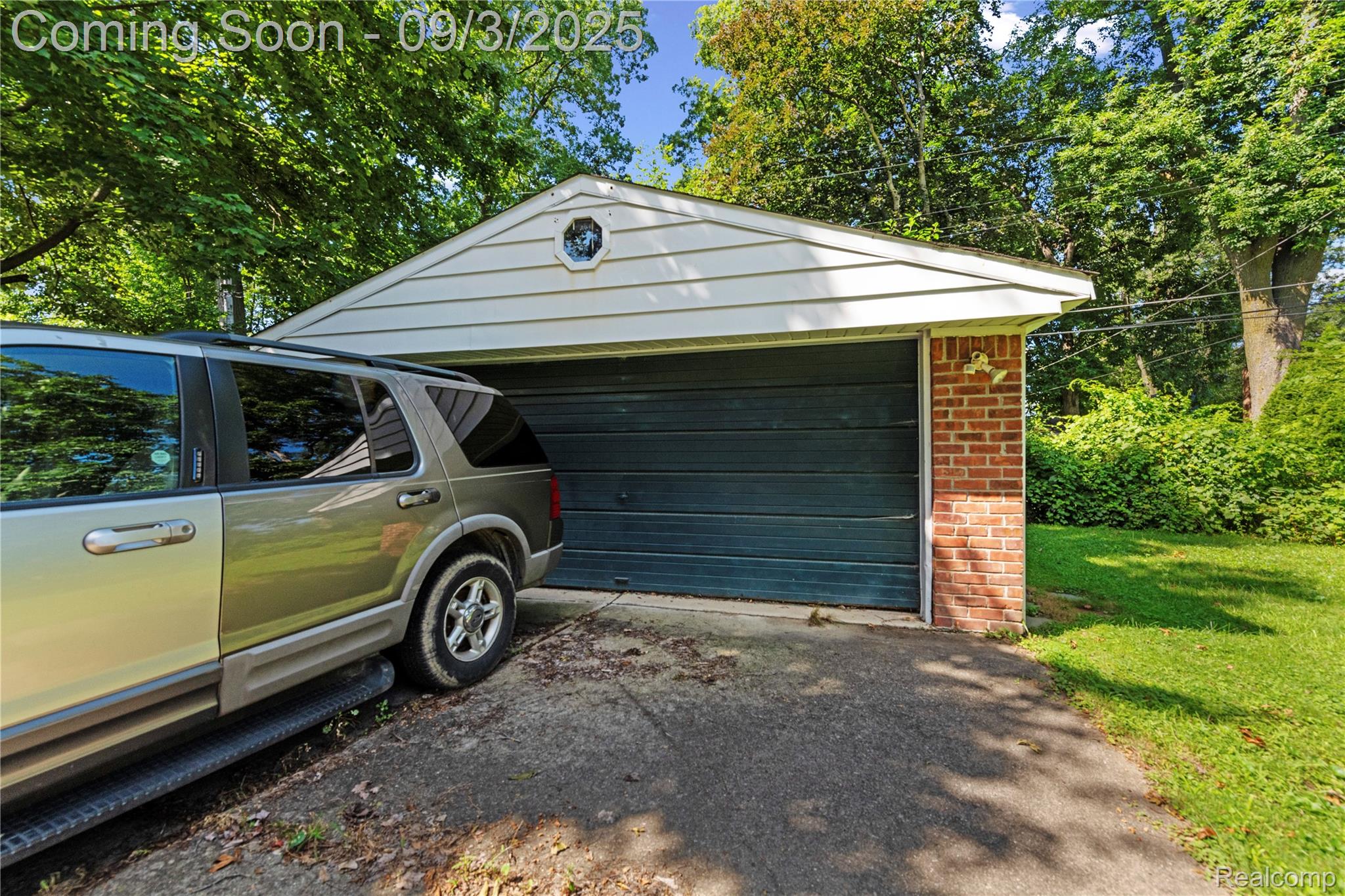 16635 Macarthur
