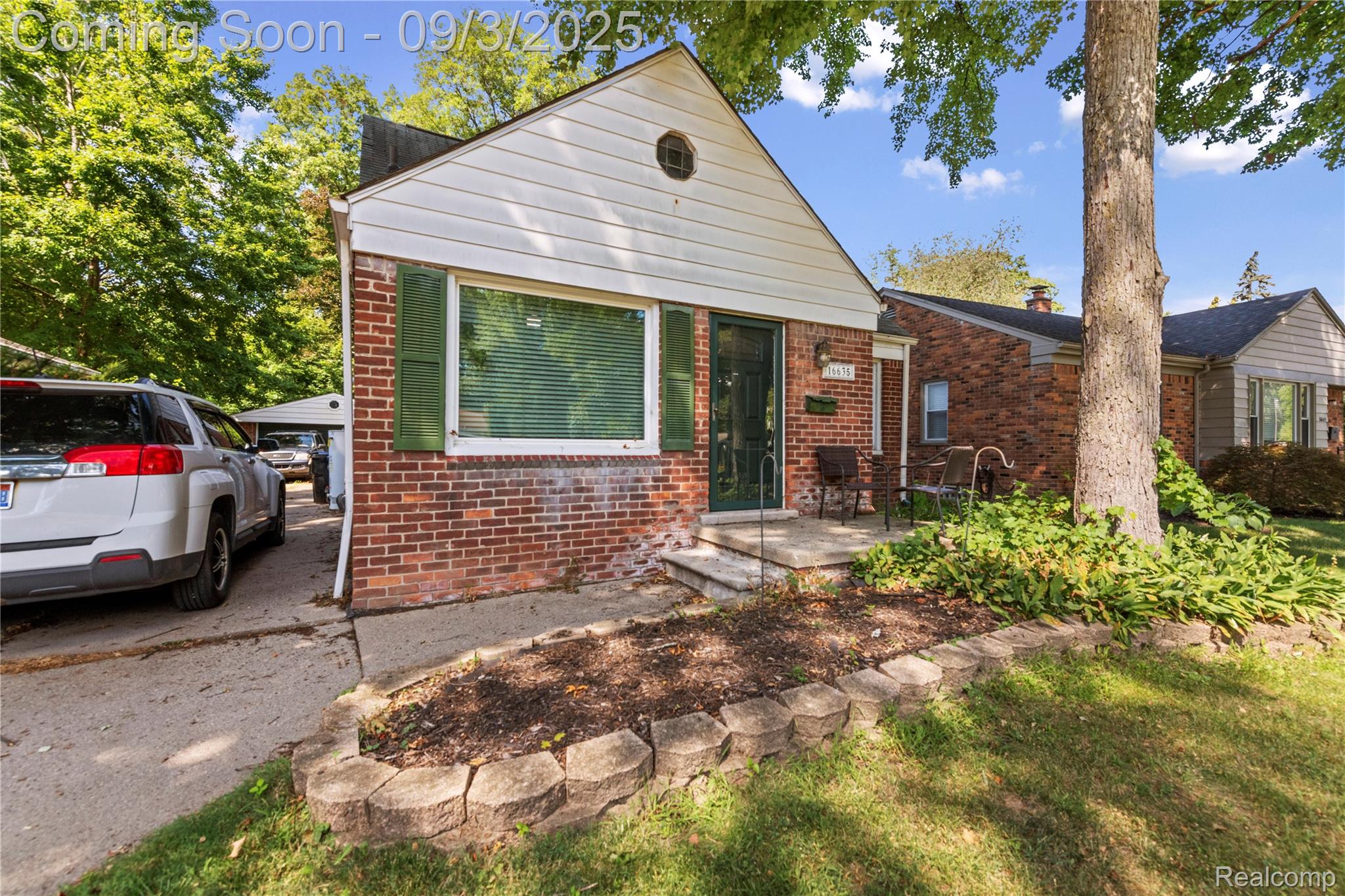 16635 Macarthur
