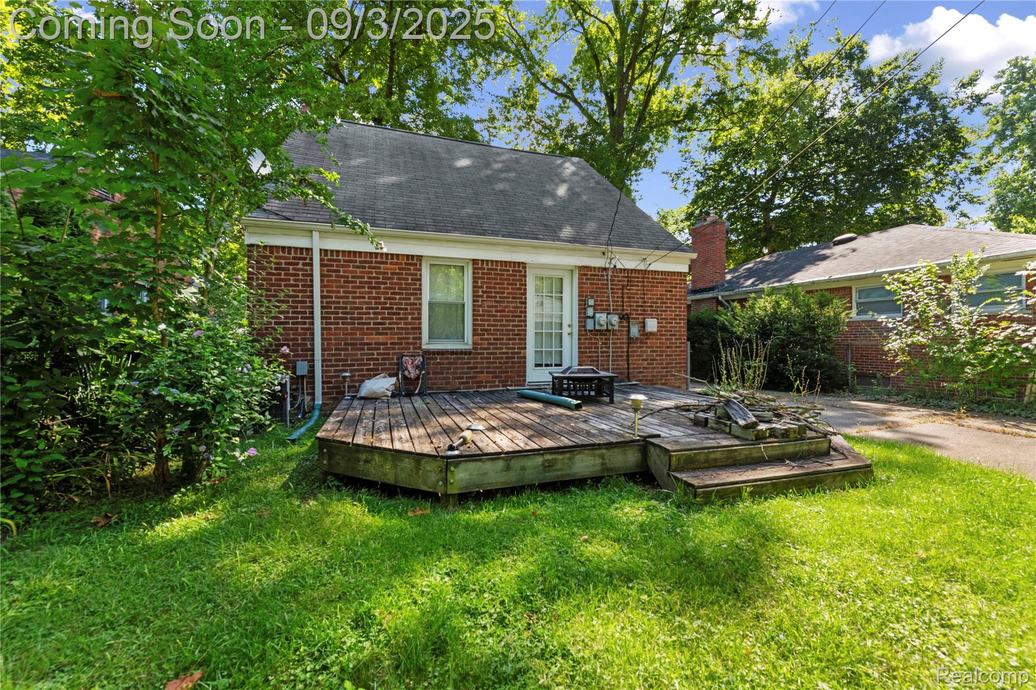 16635 Macarthur