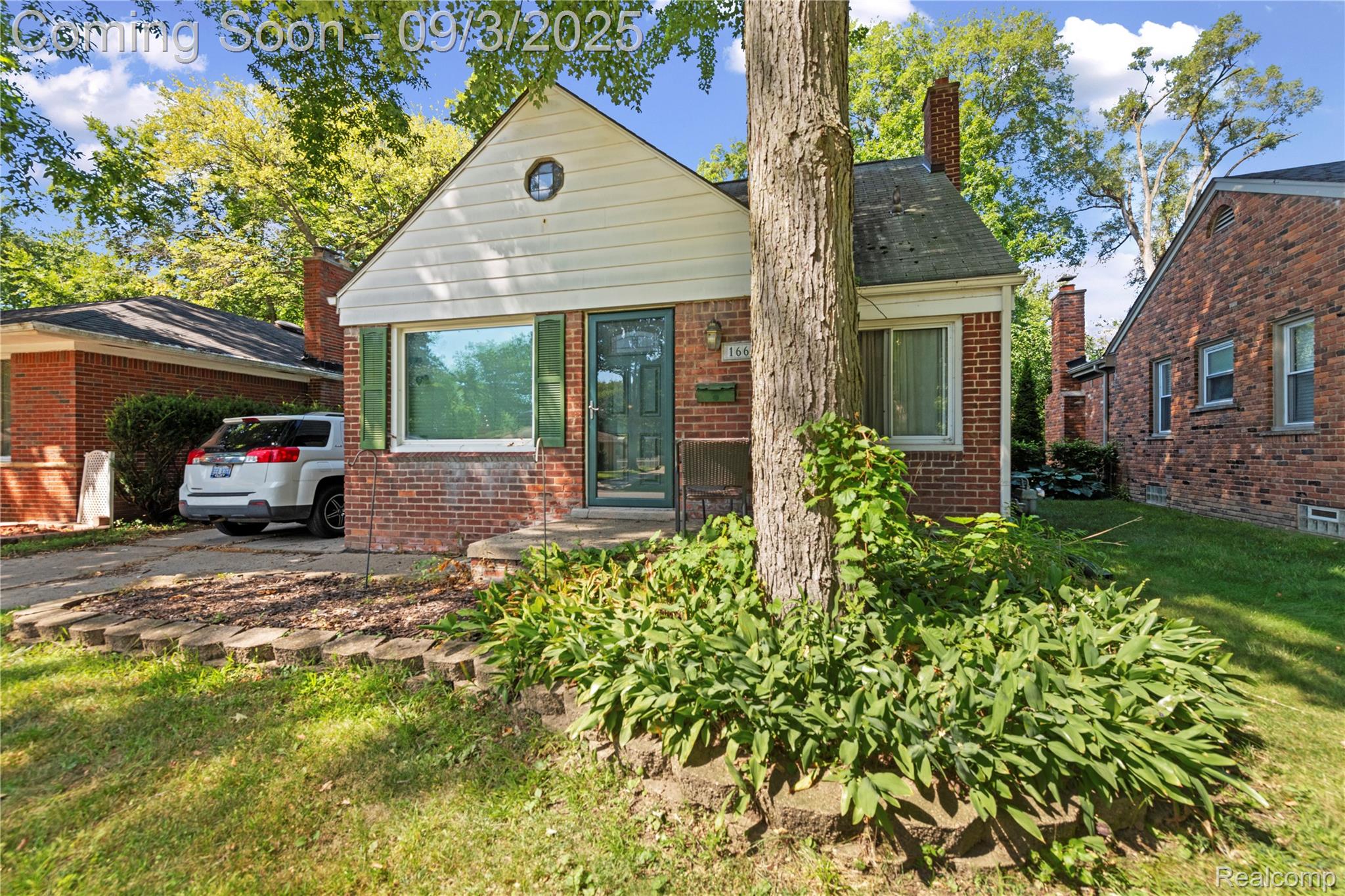 16635 Macarthur